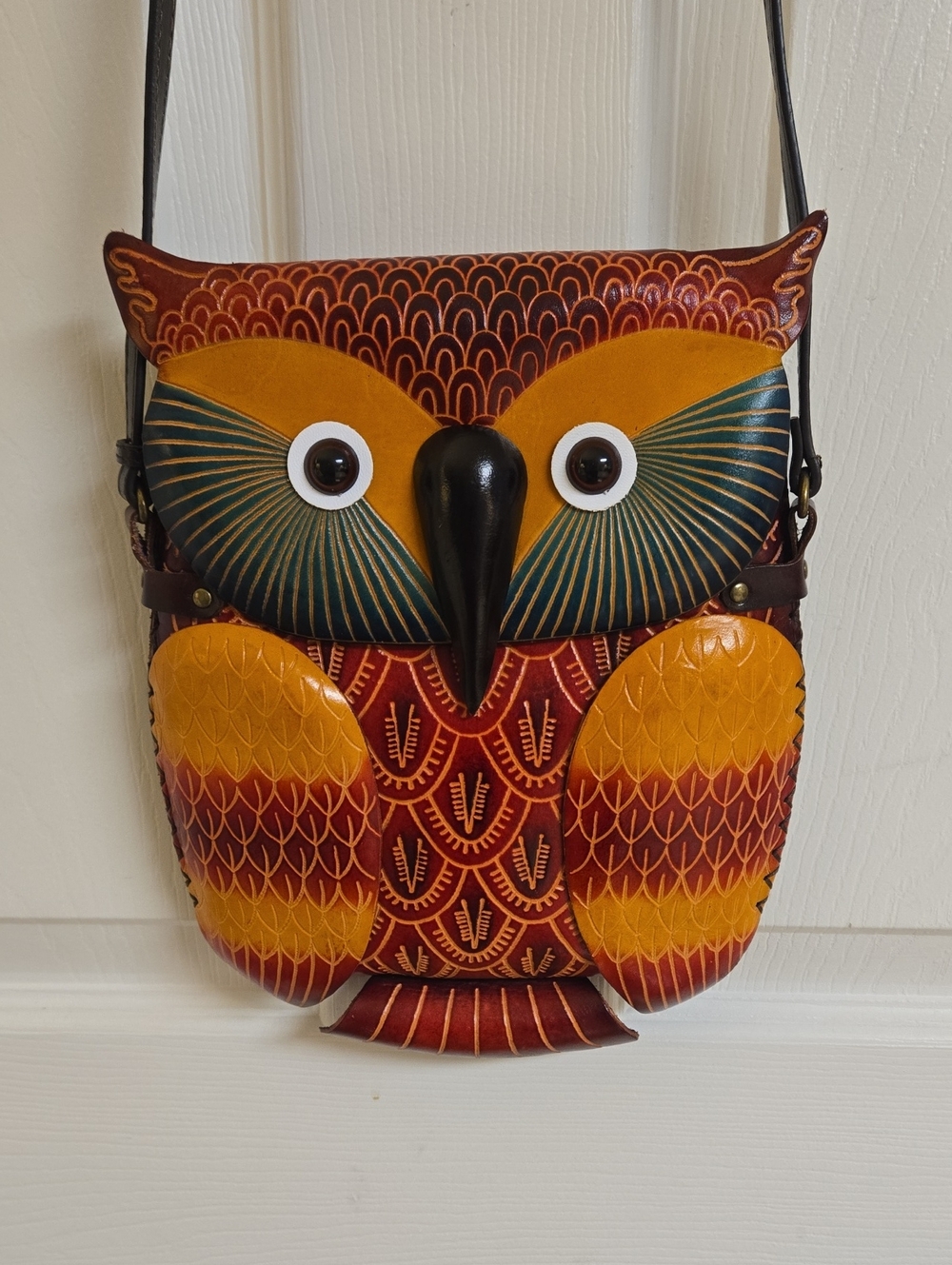 Artisan Crafted Genuine Leather Owl-Shaped Crossbody Bag With Adjustable Strap